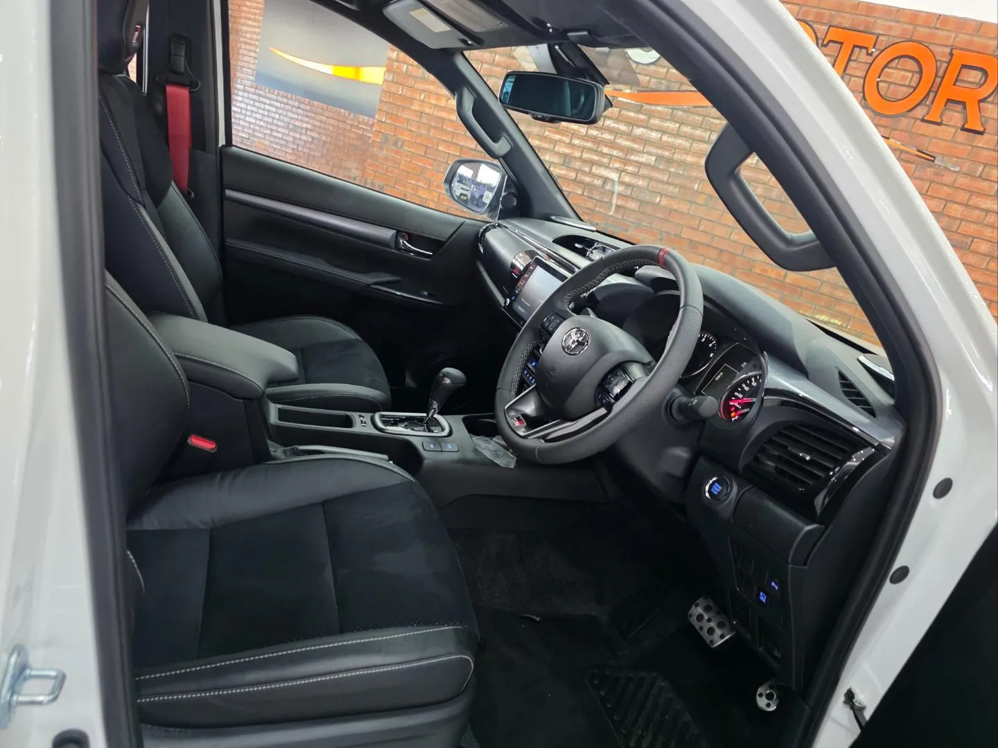 2026 Toyota Hilux 2.8GD-6 Double Cab 4x4 GR-Sport, photo 6 of 6