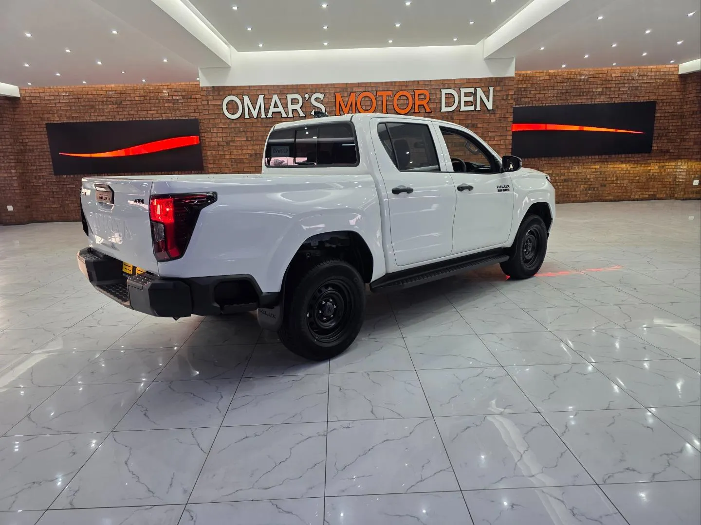 2026 Toyota Hilux 2.8GD-6 Double Cab Raider 4x4, photo 5 of 5