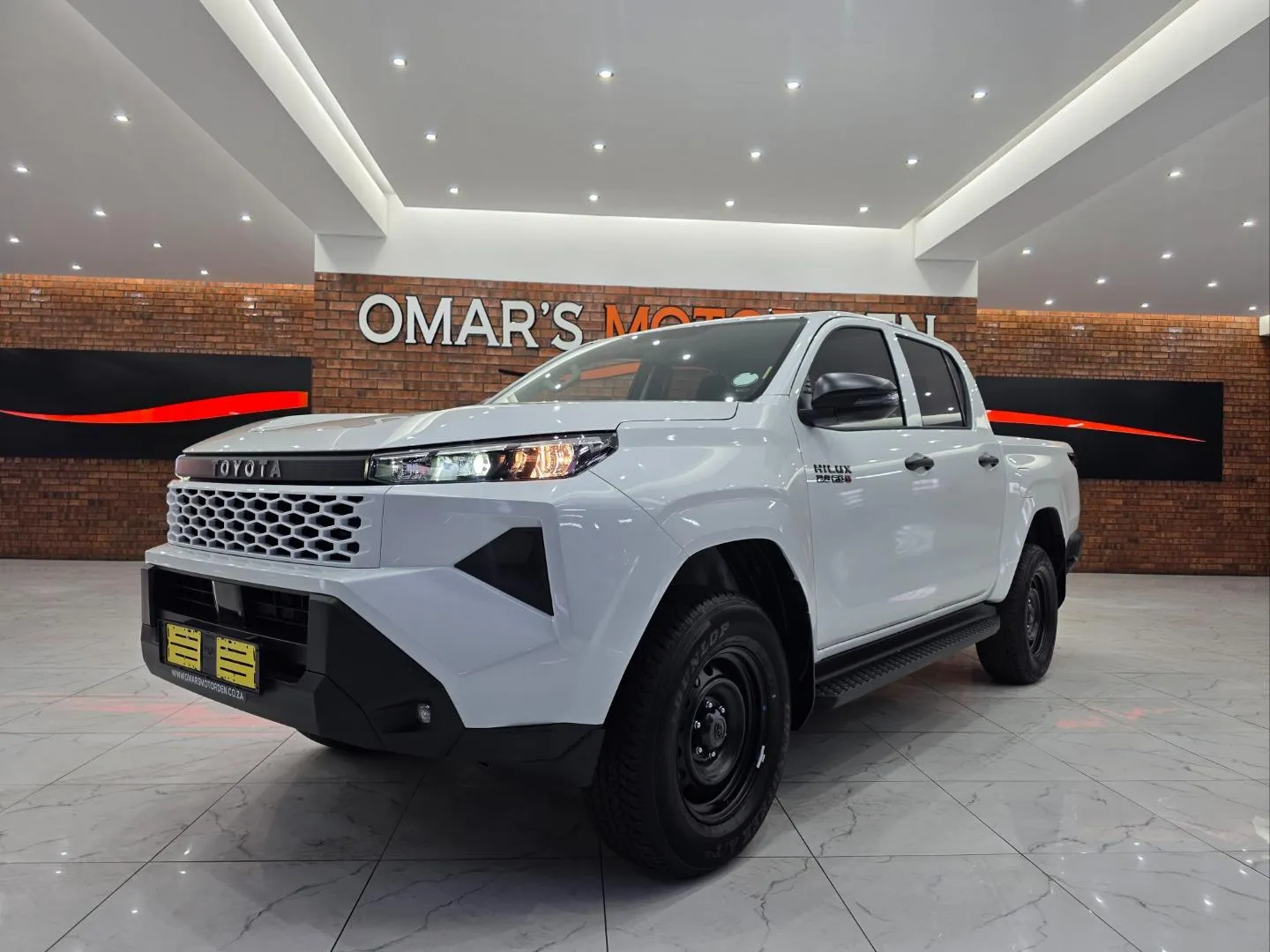 2026 Toyota Hilux 2.8GD-6 Double Cab SRX 4x4, photo 3 of 5