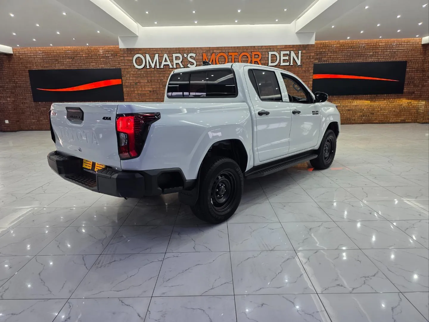 2026 Toyota Hilux 2.8GD-6 Double Cab SRX 4x4, photo 4 of 5