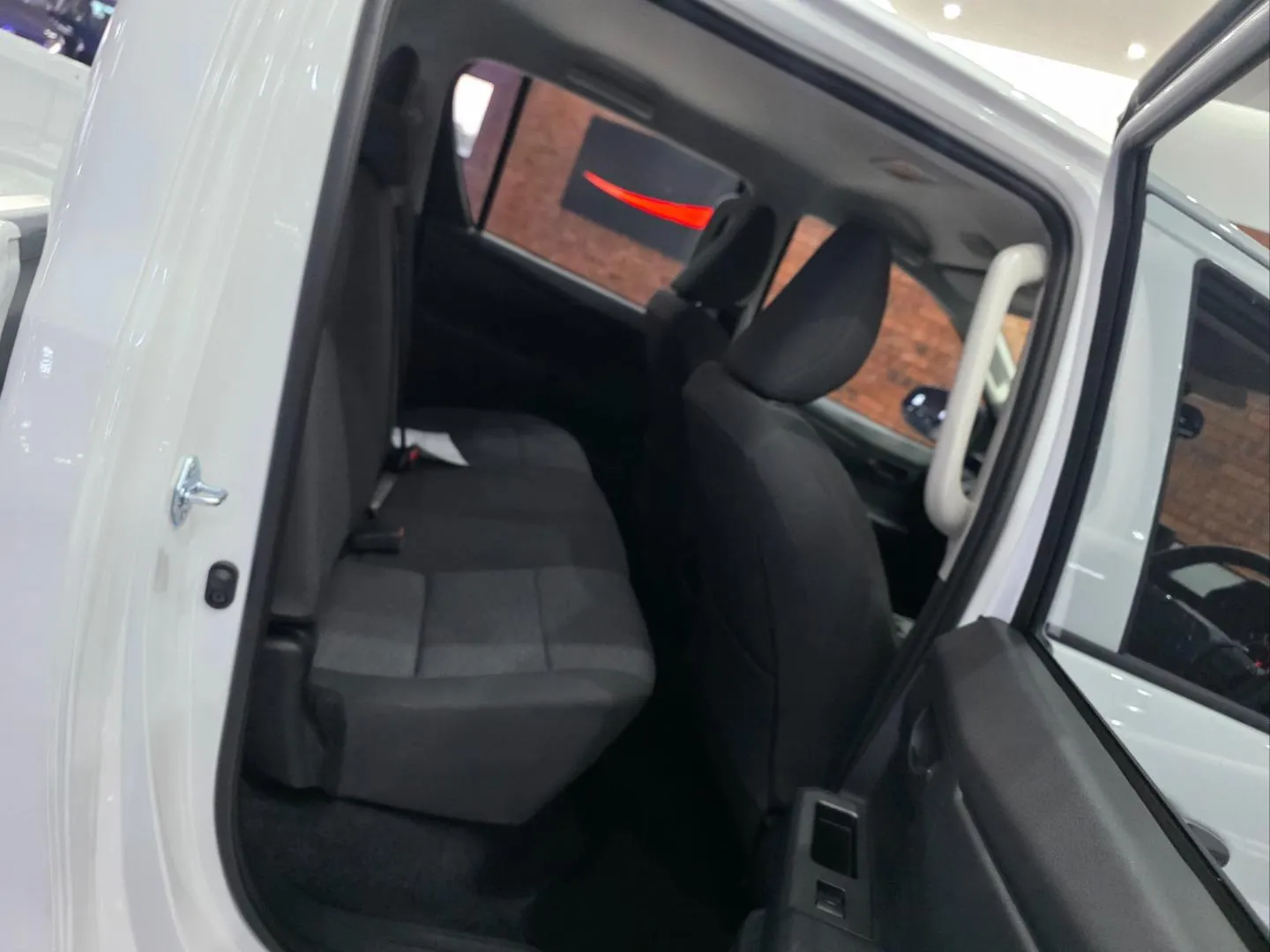 2026 Toyota Hilux 2.8GD-6 Double Cab SRX 4x4, photo 6 of 7