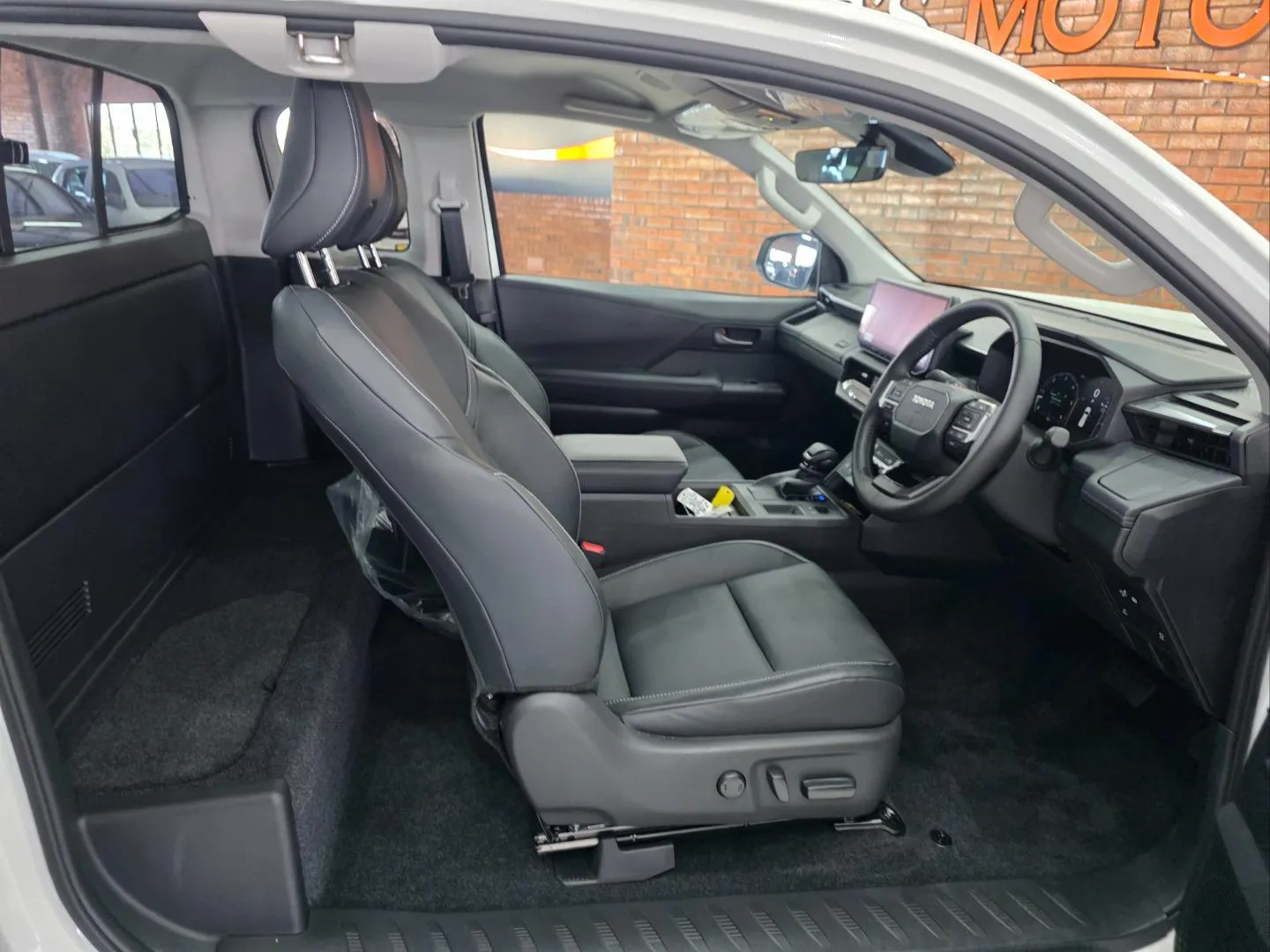 2026 Toyota Hilux 2.8GD-6 Xtra Cab Raider X 4x4, photo 6 of 6