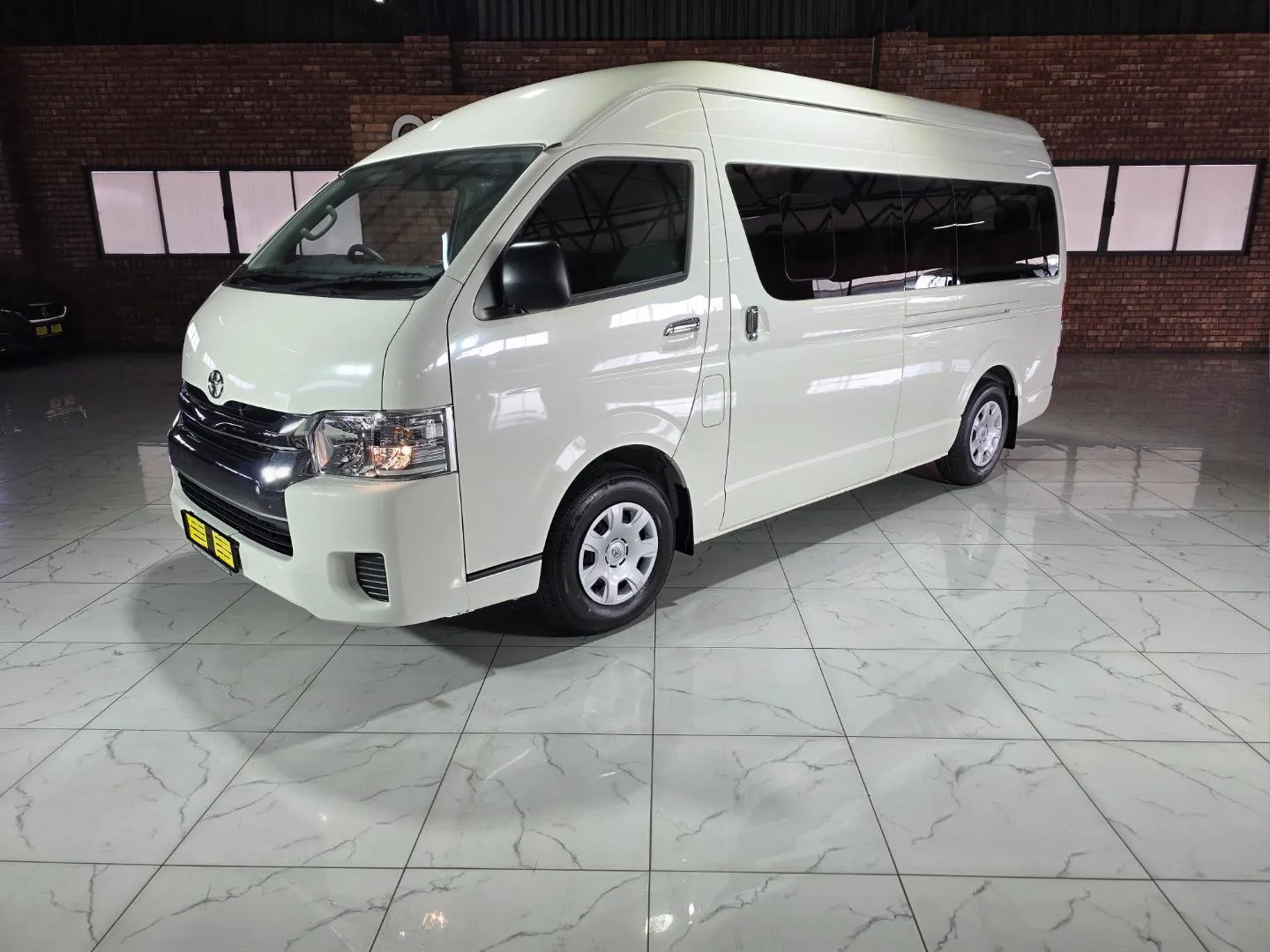 2026 Toyota Quantum 2.5D-4D GL 14-Seater Bus, photo 1 of 6