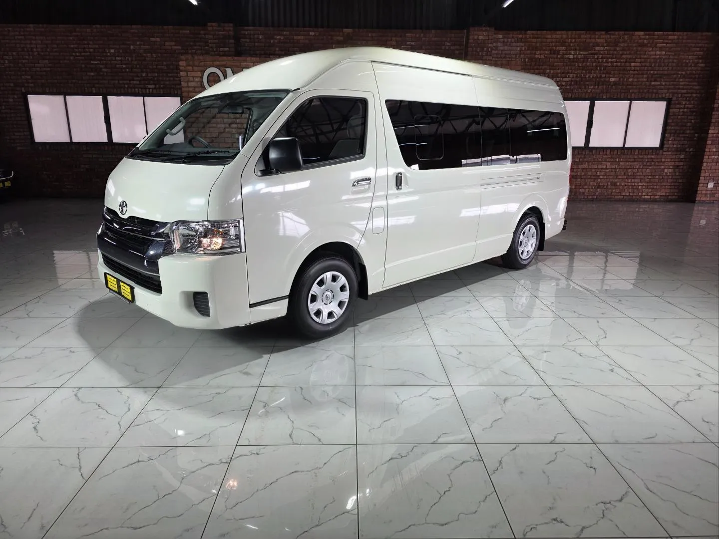 2026 Toyota Quantum 2.5D-4D GL 14-Seater Bus, photo 1 of 6