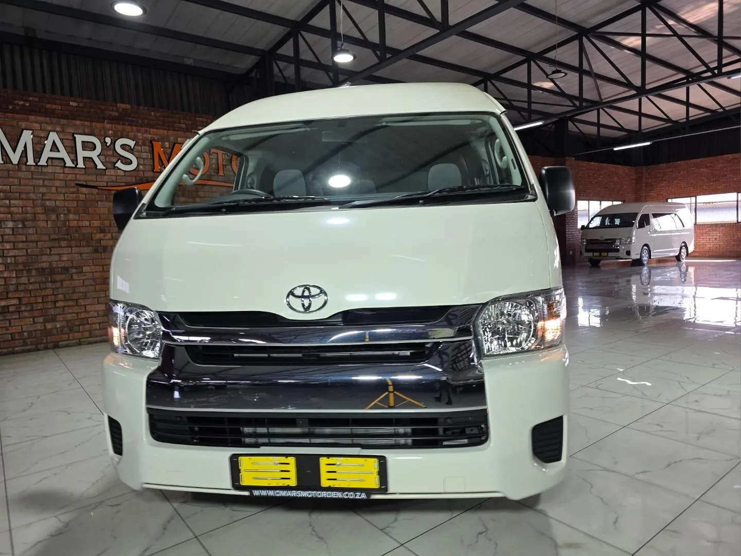 2026 Toyota Quantum 2.5D-4D GL 14-Seater Bus, photo 2 of 6