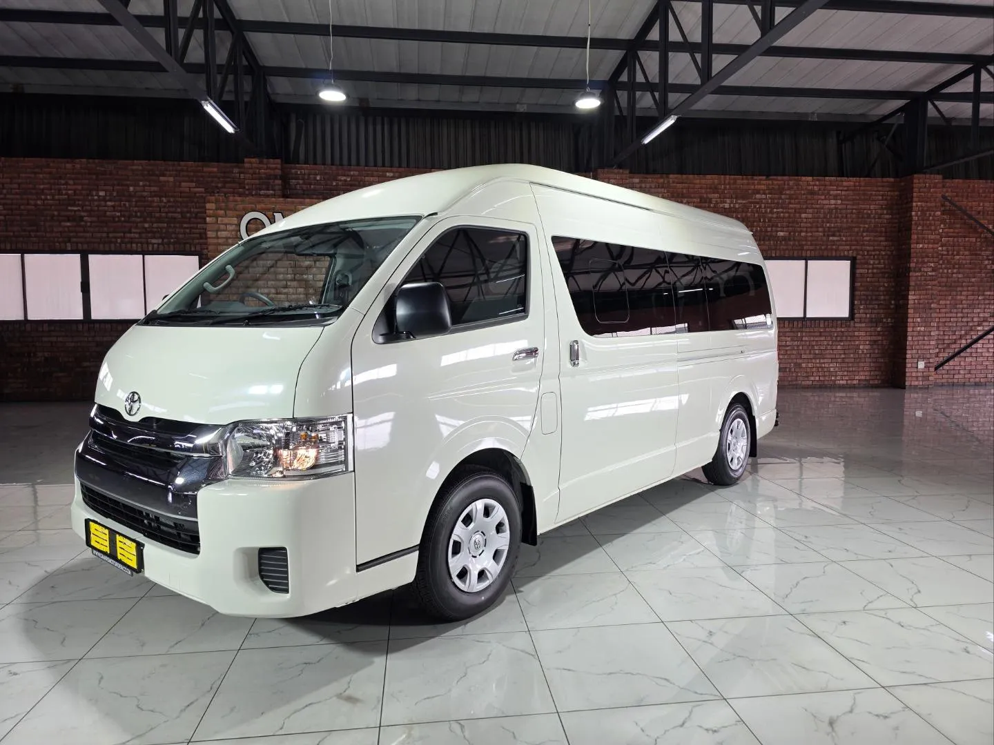 2026 Toyota Quantum 2.5D-4D GL 14-Seater Bus, photo 2 of 6