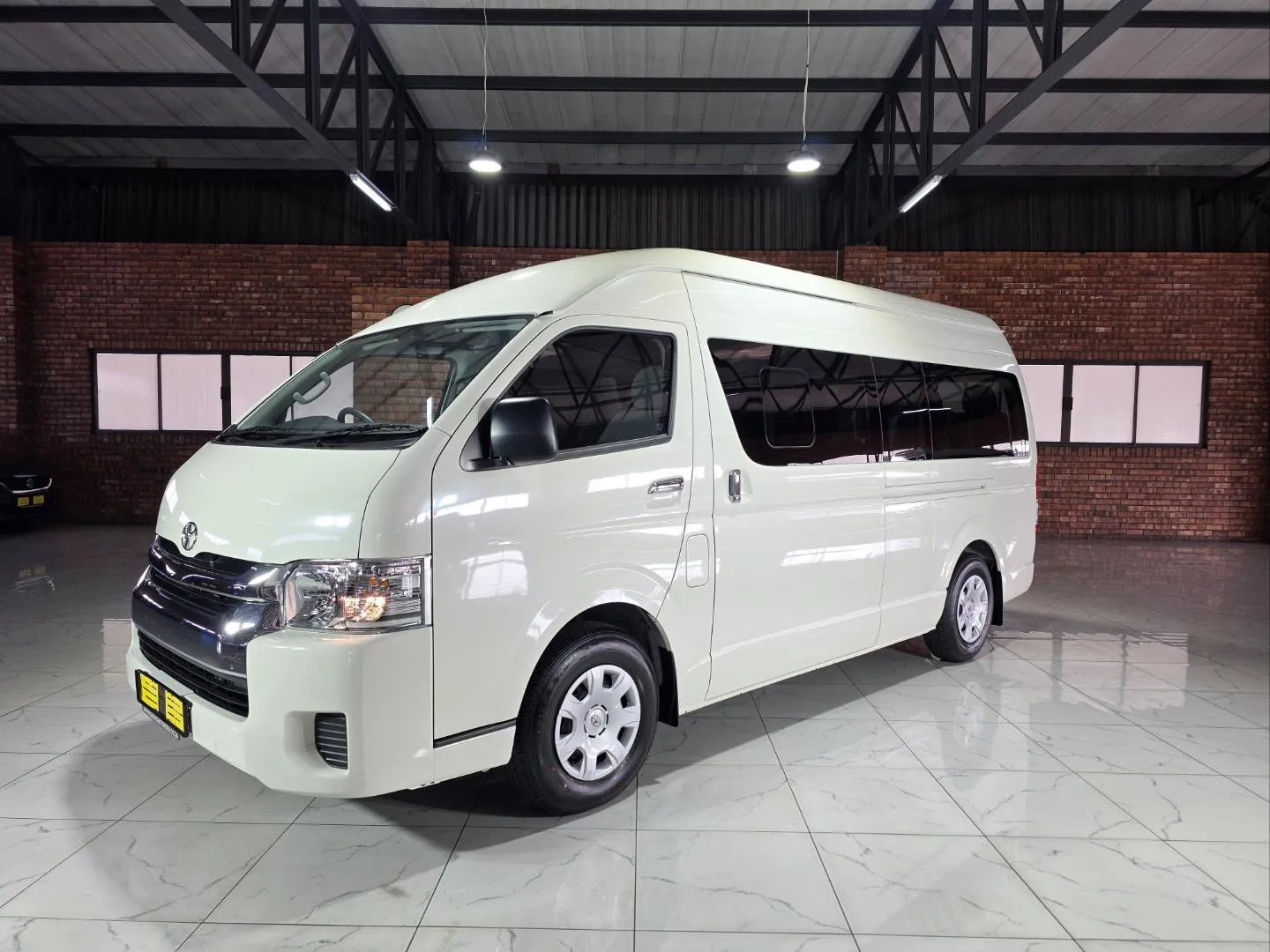 2026 Toyota Quantum 2.5D-4D GL 14-Seater Bus, photo 3 of 6