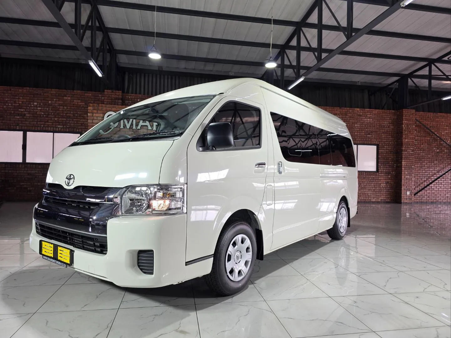 2026 Toyota Quantum 2.5D-4D GL 14-Seater Bus, photo 3 of 6