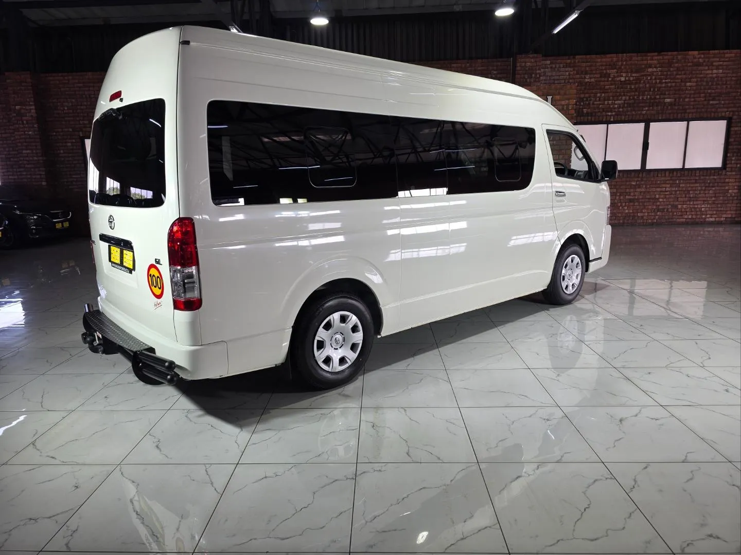 2026 Toyota Quantum 2.5D-4D GL 14-Seater Bus, photo 4 of 6
