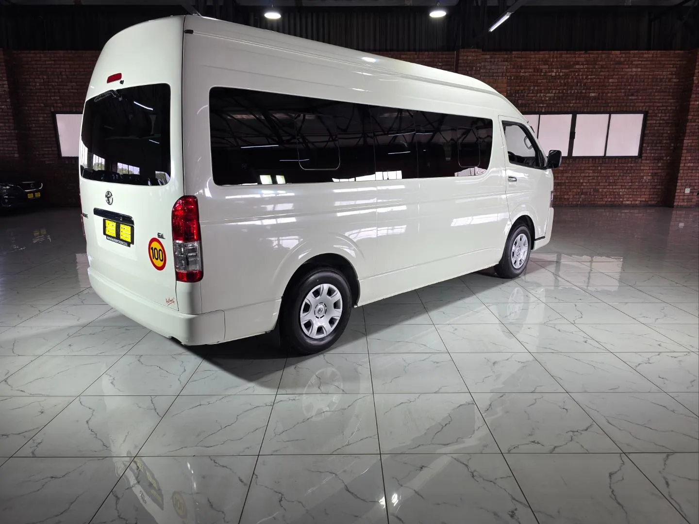 2026 Toyota Quantum 2.5D-4D GL 14-Seater Bus, photo 5 of 6