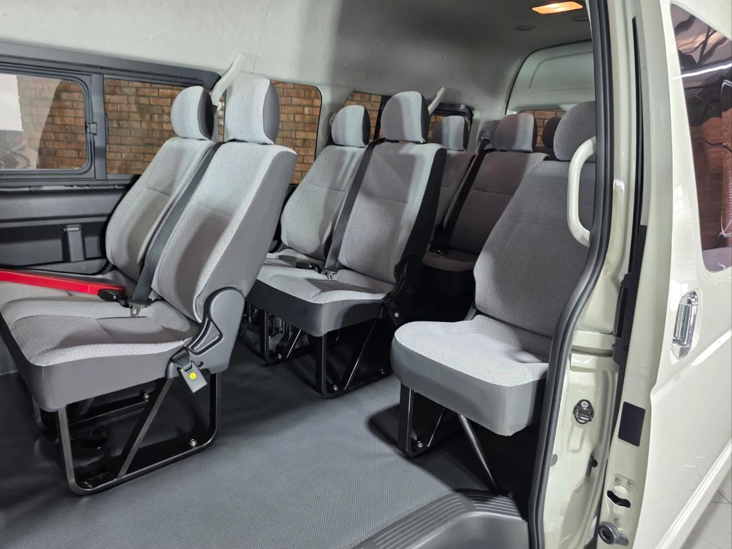 2026 Toyota Quantum 2.5D-4D GL 14-Seater Bus, photo 6 of 6