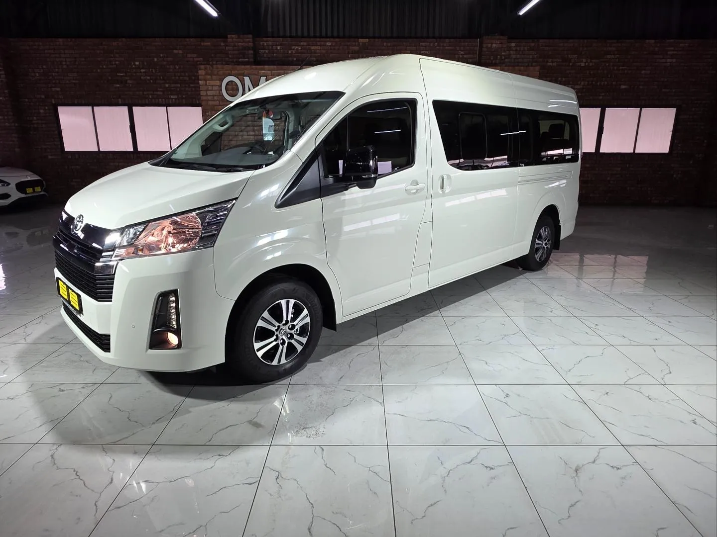 2026 Toyota Quantum 2.8 SLWB Bus 14-Seater GL Auto, photo 1 of 6