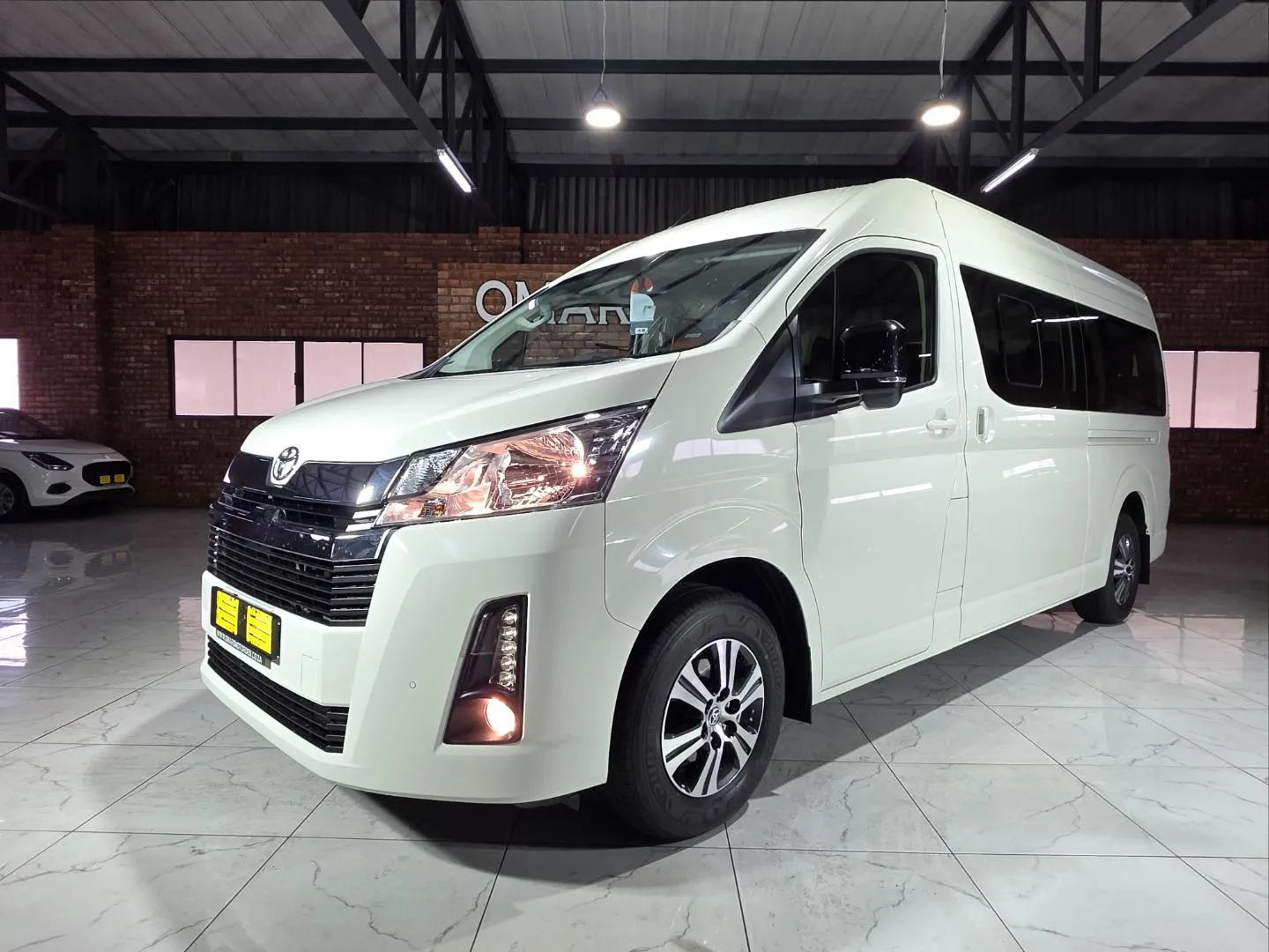 2026 Toyota Quantum 2.8 SLWB Bus 14-Seater GL Auto, photo 3 of 6
