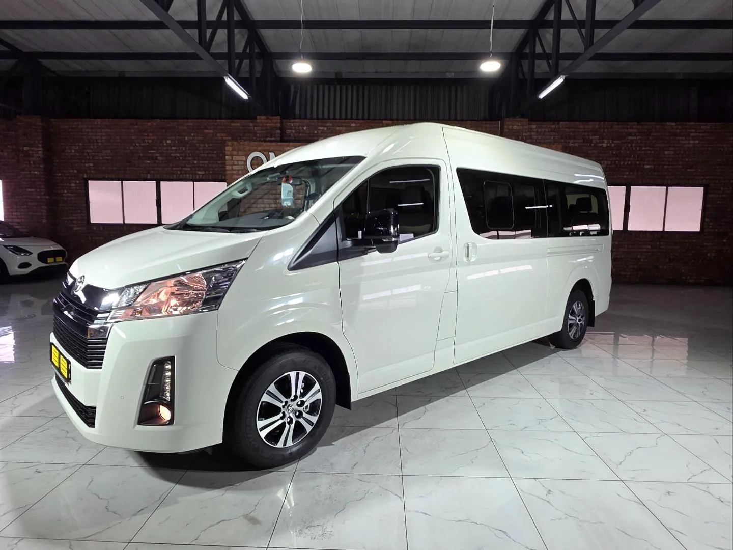 2026 Toyota Quantum 2.8 SLWB Bus 14-Seater GL Auto, photo 4 of 6