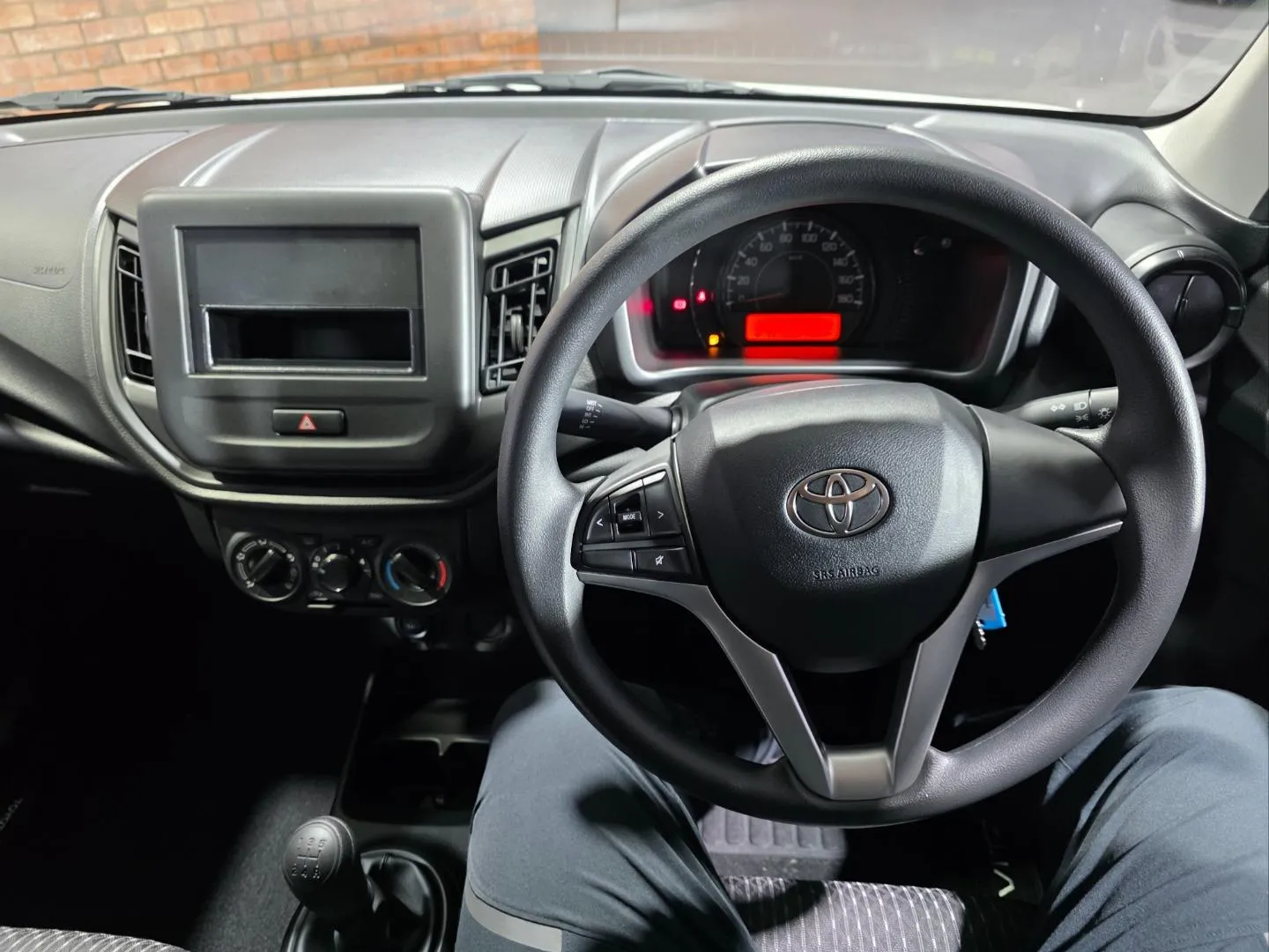 2026 Toyota Vitz 1.0, photo 5 of 6