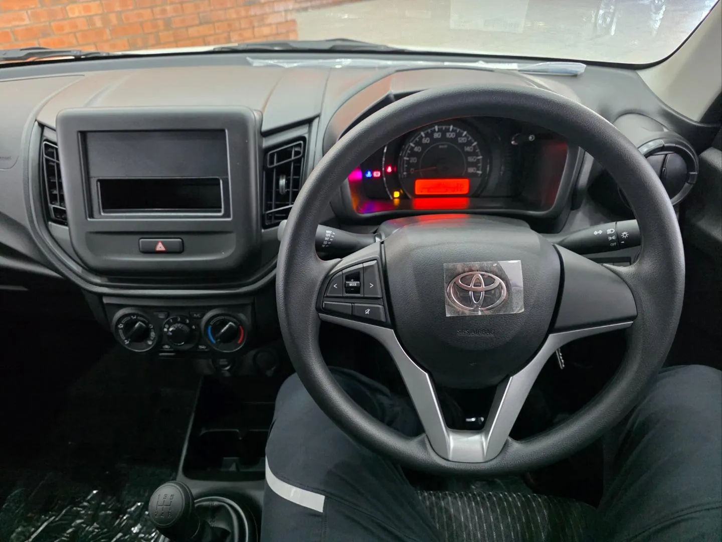 2026 Toyota Vitz 1.0, photo 6 of 6