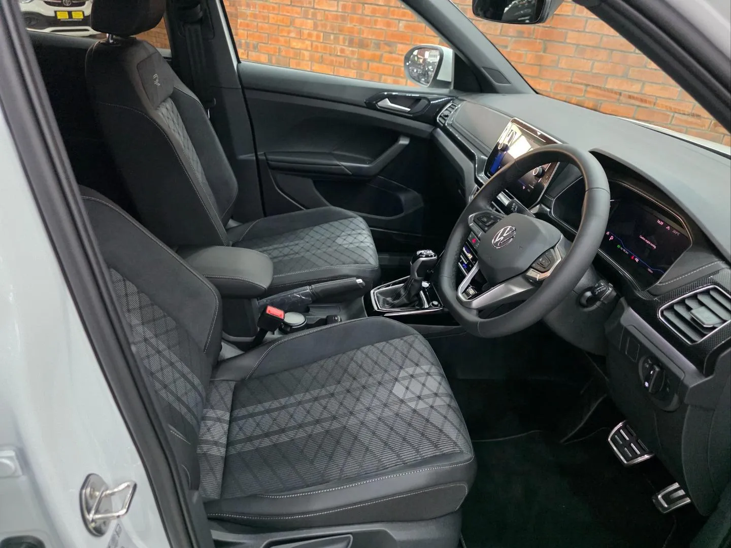 2026 Volkswagen T-Cross 1.0TSI R-Line, photo 4 of 7