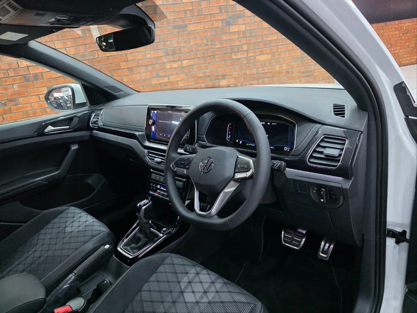 2026 Volkswagen T-Cross 1.0TSI R-Line, photo 7 of 7