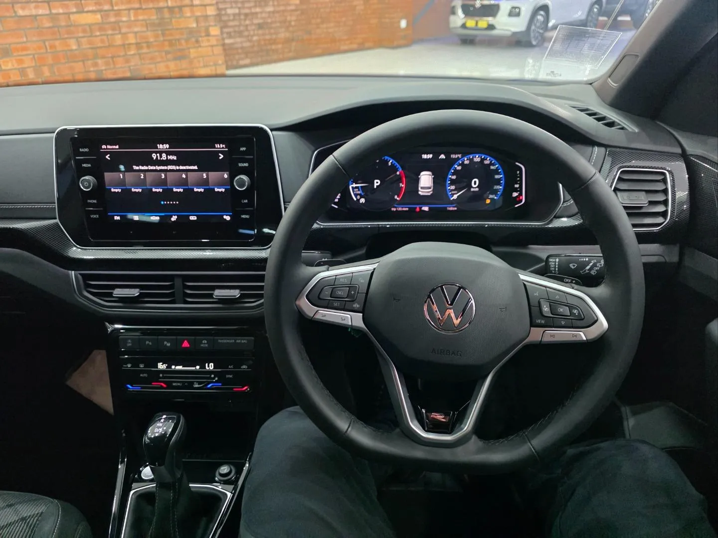 2026 Volkswagen T-Cross 1.0TSI R-Line, photo 7 of 7